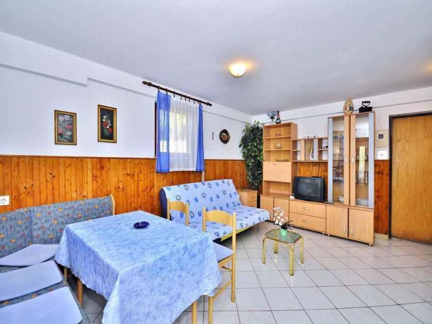 Apartment In Pula/istrien 17385