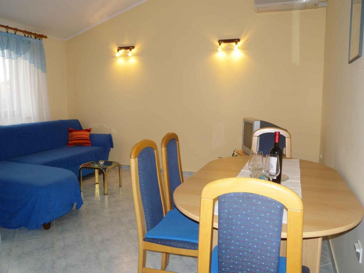 Apartment In Pula/Istrien 17385 Pula