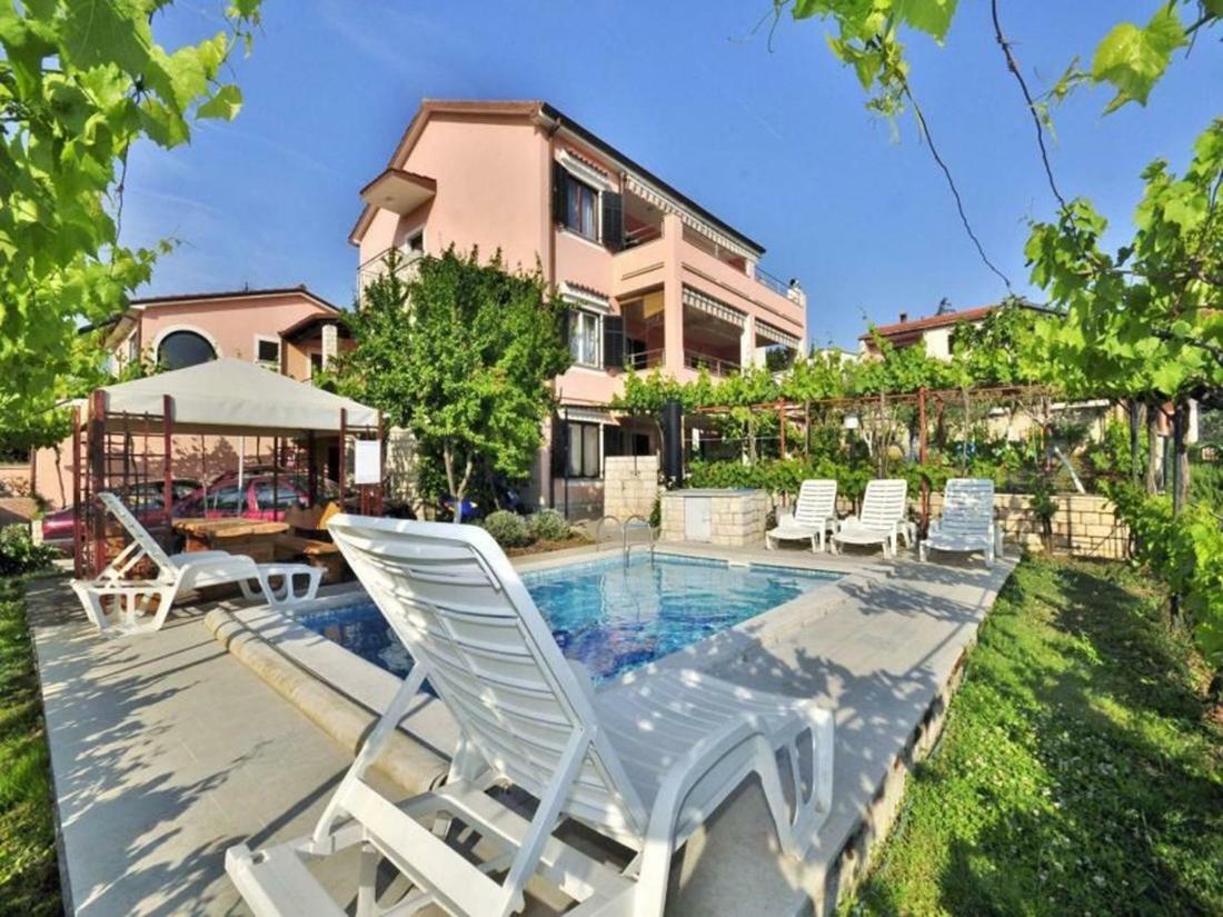 Apartment In Pula/Istrien 17385 Pula